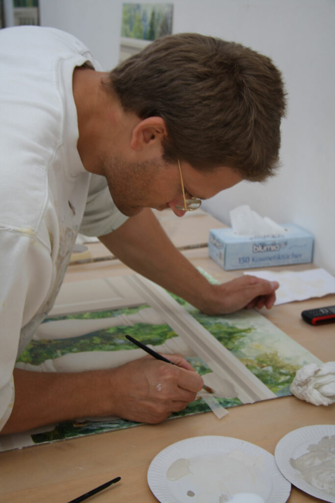Jürgen Mathis, diplomierter Kunstmaler bei der Arbeit